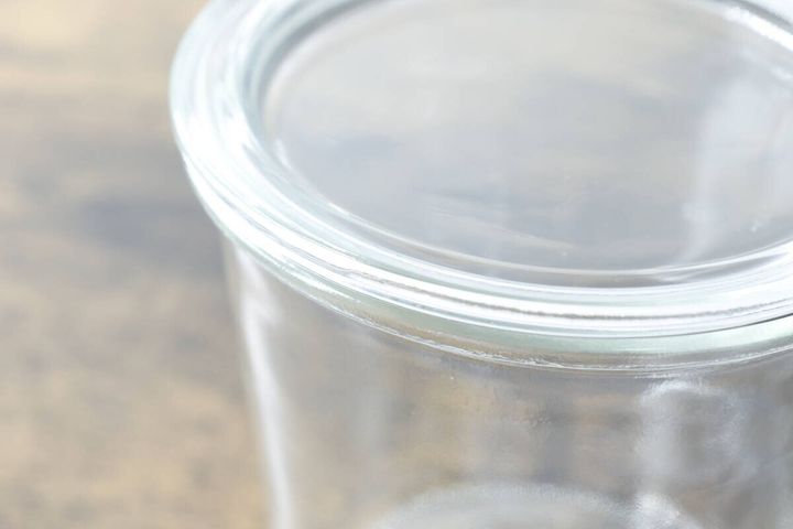 ダイソーガラス容器の蓋と本体の縁のアップ