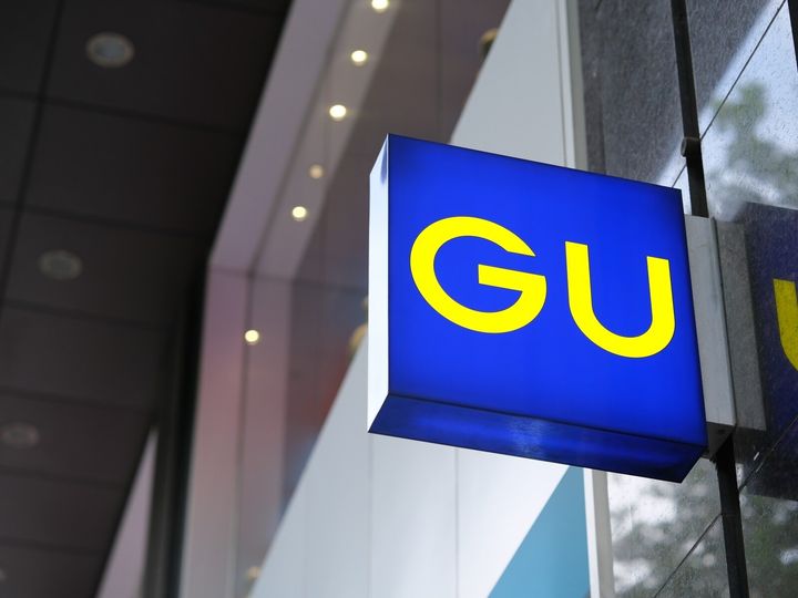 「GU」から販売されている「バルーンパンツ」が、立体的なシルエットと機能性の高さで人気を集めています。SNSでも反響を呼んでいる同商品の魅力を紹介します。（画像出典：Robert Way / Shutterstock.com）