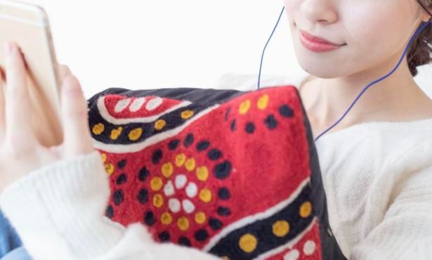 リスニングは1日10分ほどでもOK。短い音声に毎日触れることが上達につながる 【画像提供＝写真AC】