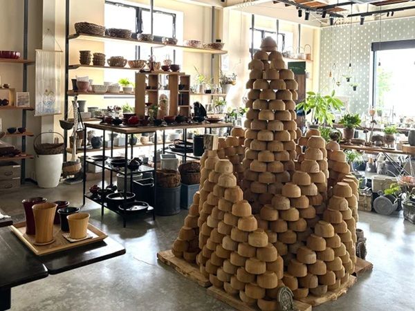 【石川県加賀市】「山中漆器」の工房・カフェ施設『工房 静寛』がリニューアル。職人直伝の漆器体験も