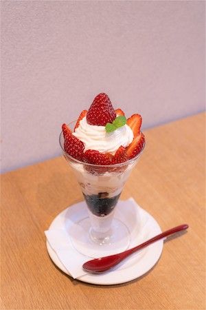 【静岡県静岡市】「The COFFEE ROASTER in WAKAMATSU」リニューアルOPEN。夜パフェが楽しめるバータイムも