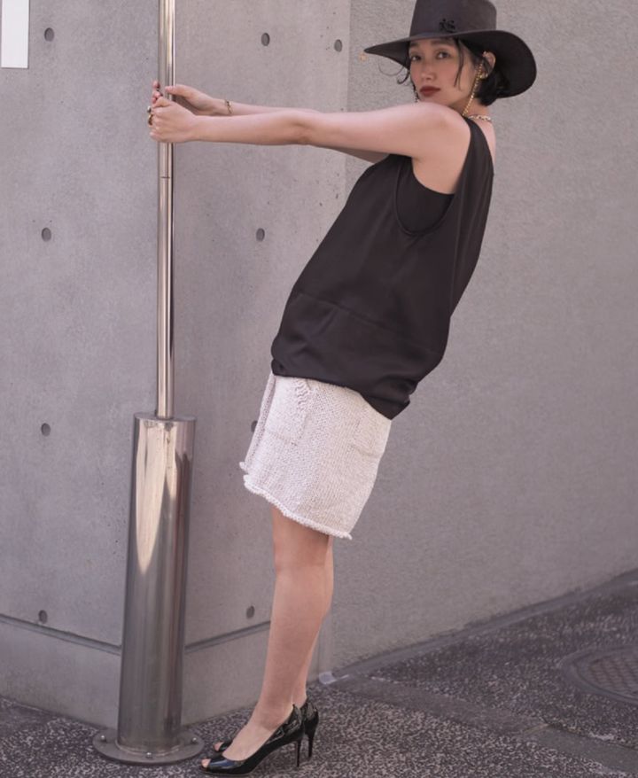 大人の肌見せコーデ
