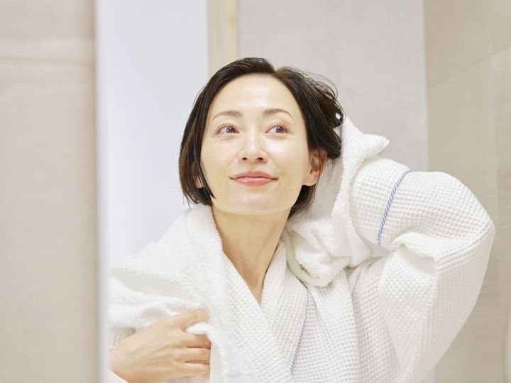 【カイロプラクティック理学士が回答】疲れた日ほど、熱いお風呂でしっかりと温まるべきだと思っていませんか？ 実はその入浴法が、疲労回復を妨げているかもしれません。疲れているときに避けるべき入浴の注意点を解説します。（※画像：Shutterstock.com）