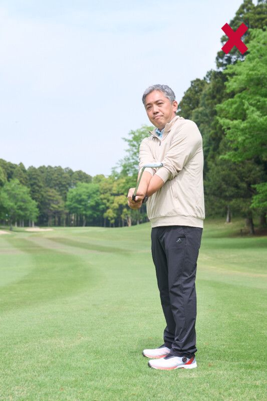真っすぐ飛ばすコツは超シンプル！コース中の不調に効く打ち方をレッスン