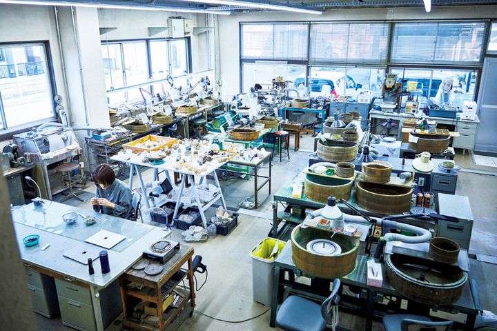 〈詫間宝石彫刻〉の作業場