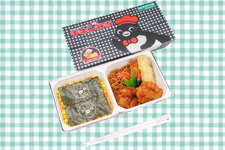 「Suicaのペンギン チキンのり弁」（税込 1300円） （C）Chiharu Sakazaki／JR 東日本／DENTSU Suica width=