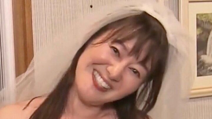 【写真・画像】元NHK・竹中知華アナ（44）が白ドレス姿で“疑似結婚式” 男性ファンの笑顔に千鳥ノブ爆笑「この世の春やん！」 1枚目