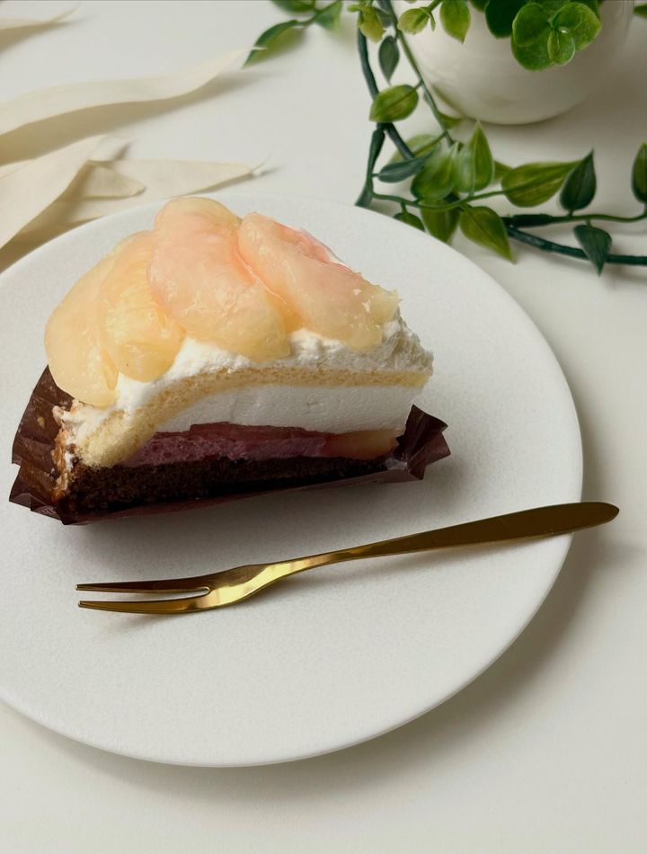 画像: ご褒美感たっぷりの“完熟”桃ケーキ