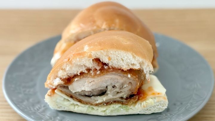 ガーリック風味がクセになる！【ローソン】店内調理のバーガーに新作登場