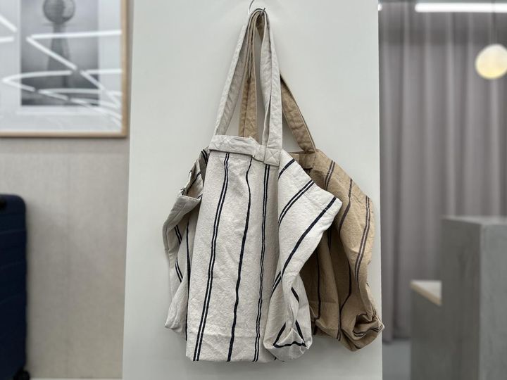 画像1: 【無印良品】綿 製品洗い ストライプ 横型トートバッグ［縦35×横57×マチ12㎝］各¥1,290 ※2026年7月中旬発売予定 www.muji.com