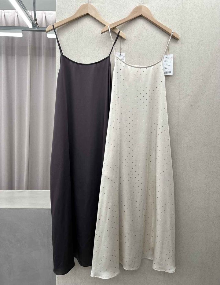 画像: 【無印良品】婦人 なめらかサテン キャミワンピース各¥4,990 ※2026年8月中旬発売予定 www.muji.com