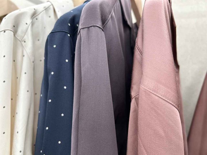 画像: 【無印良品】婦人 なめらかサテン 長袖パジャマ各 ¥4,990 www.muji.com