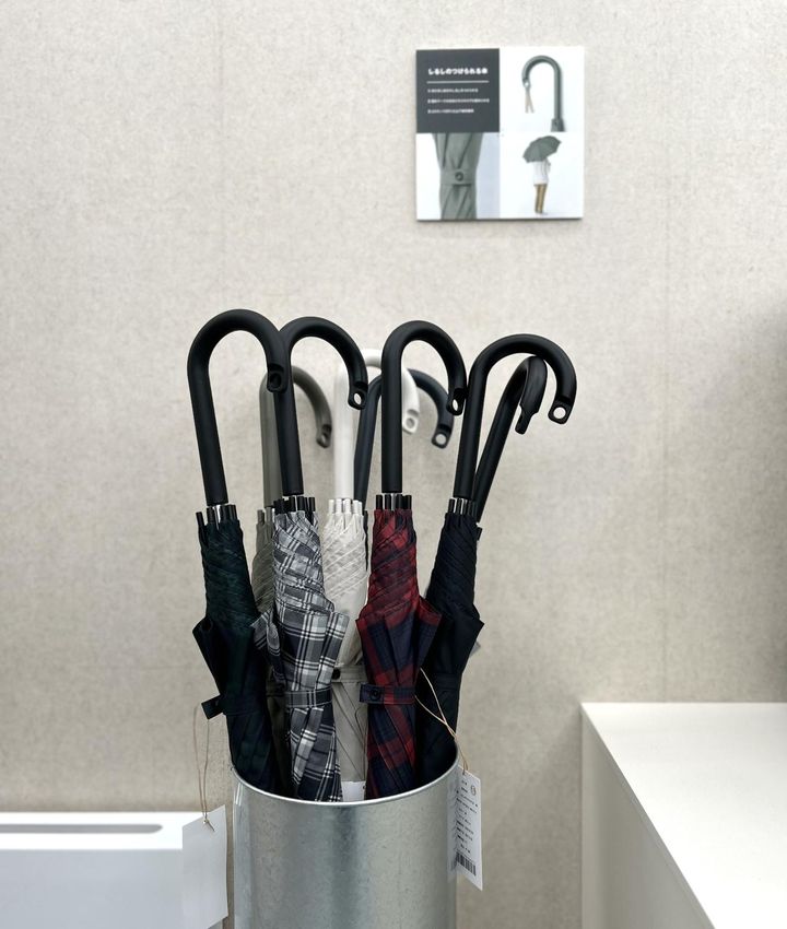 画像: 【無印良品】晴雨兼用 しるしのつけられる 傘各¥1,990 www.muji.com