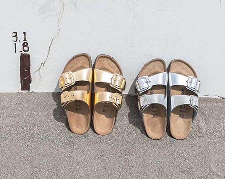画像: BIRKENSTOCK EXCLUSIVE ARIZONA METALLIC（ゴールド、シルバー）各¥24,200（ともにアーバンリサーチ ドアーズ） 出典：アーバンリサーチ ドアーズ