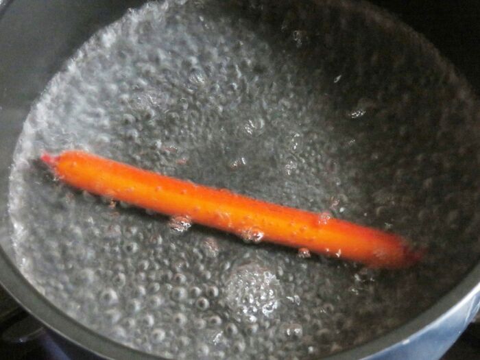 意外と知らない【魚肉ソーセージ】の世界。“歯でギーッ”じゃない上手な開け方は？目ウロコなおいしい食べ方って？
