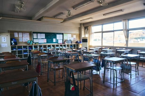 撮影現場のスタジオには本物の学校のような雰囲気が漂っていた [c]2026「だぁれかさんとアソぼ？」製作委員会