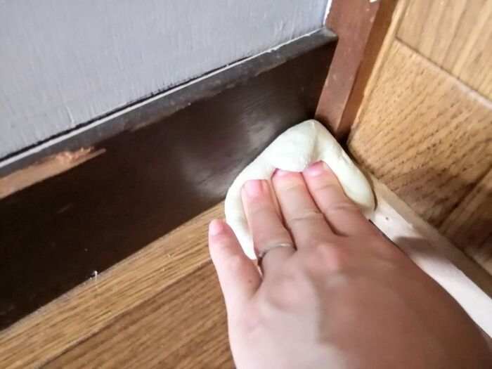 捨てないで！賞味期限切れの「小麦粉」が家じゅうの掃除で大活躍しますよ♪