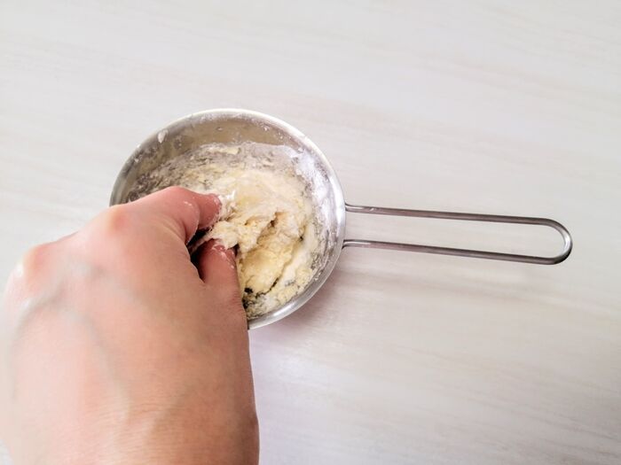 捨てないで！賞味期限切れの「小麦粉」が家じゅうの掃除で大活躍しますよ♪