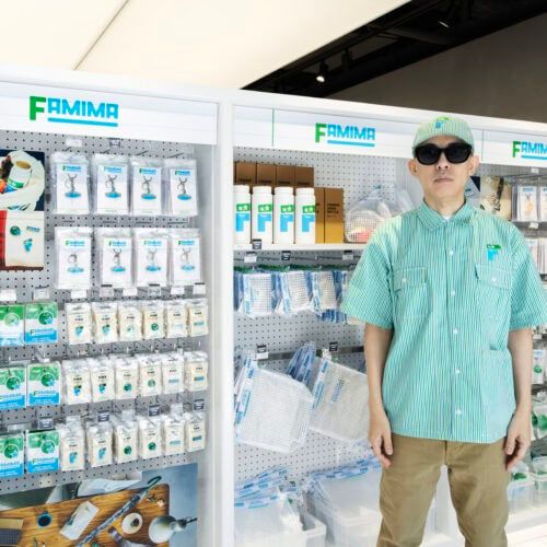 今、日本で一番ホットなコンビニ「FAMIMA PARK AZABUDAI」に潜入！NIGO®氏監修のアパレルやドリンクほか…こだわりが詰まった新たな形のコンビニがすごすぎた
