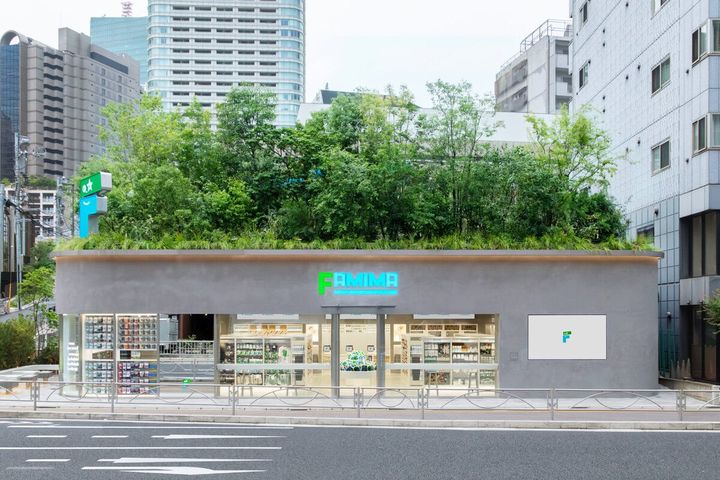 コンビニじゃないみたい！麻布台に現れた「屋上の森」と「立体サイン」