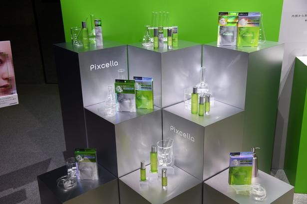 先進感のあるグリーンを基調としたパッケージデザインも特長的な「Pixcella(ピクセラ)」 撮影：ソムタム田井
