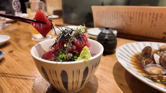 マグロ丼をいただく 魚ト肴 いとおかし
