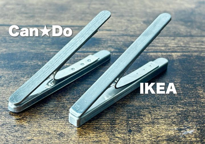 キャンドゥとIKEAのマグネットクリップを並べて比較している様子