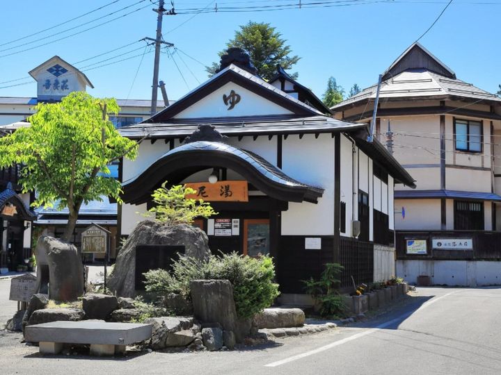All About ニュース編集部が全国250人を対象に実施した「子育てに関するアンケート」の調査結果から、山形県の「子育てがしやすい」と思う市ランキングを発表！ 2位「米沢市」を抑えた1位は？