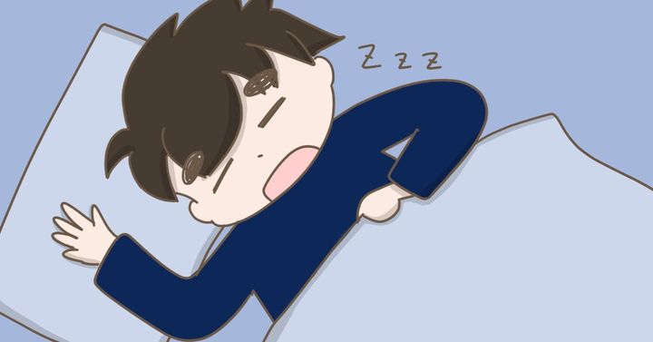 宿泊訓練から帰り、疲れたのかすぐに眠ってしまった息子（べっこうあめアマミさん作）