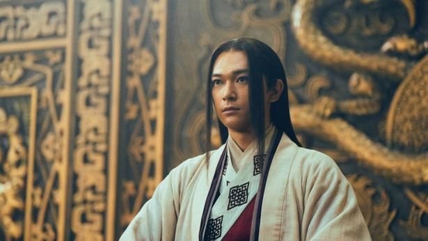 吉沢亮演じる中華統一を目指す若き秦王、嬴政(えいせい) [c]原泰久／集英社 [c]2026映画「キングダム」製作委員会