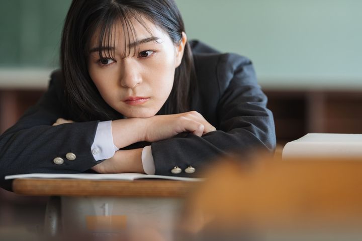 「こんな紙切れのせいで」と、お金さえ“目の敵”に……世帯年収600万・46歳女性、「完全な毒親」と言い切る実母への複雑すぎる心境