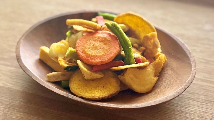 「めっちゃ美味しかった！」【スリコ】野菜の旨味がぎゅっ！神コラボの限定チップスに「ストックしたい」の声