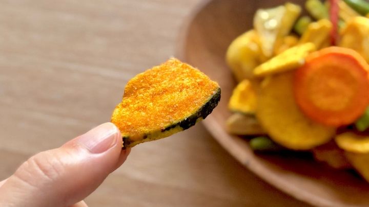 「めっちゃ美味しかった！」【スリコ】野菜の旨味がぎゅっ！神コラボの限定チップスに「ストックしたい」の声