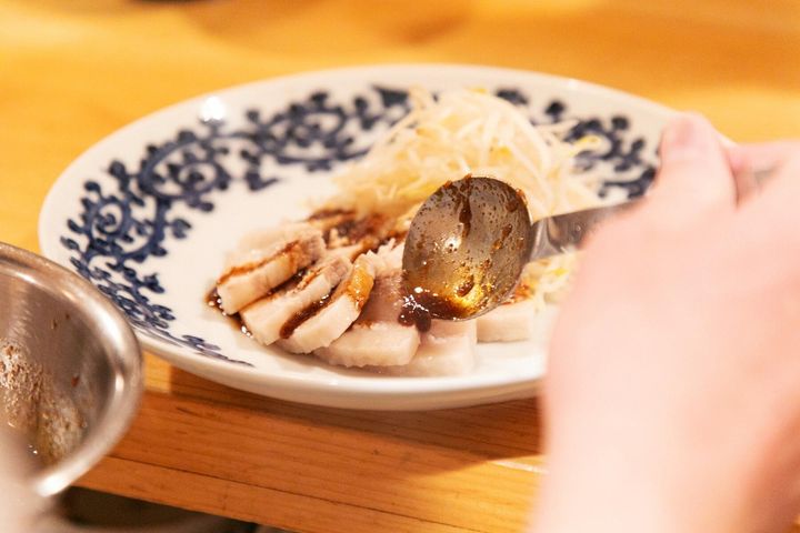 もやしをゆでて盛り付ける