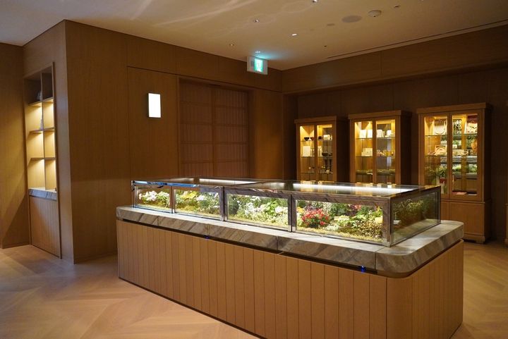 1階 パティスリー
