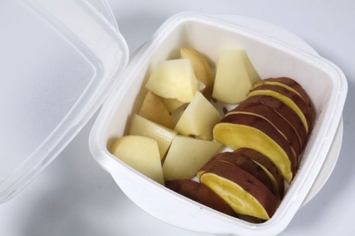 ダイソー 「電子レンジ調理器 温野菜」 ￥110（税込）