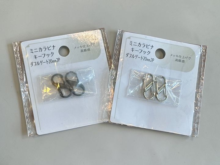 セリア「ミニカラビナキーフック」1袋2個入り 税込110円