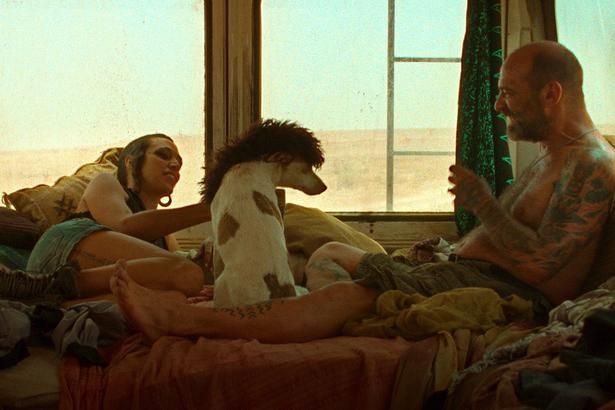 出発から半数以上が命を落とすという衝撃的な展開をみせる [c] 2025 LOS DESERTORES FILMS, A.I.E., TELEFÓNICA AUDIOVISUAL DIGITAL, S.L.U.,FILMES DA ERMIDA, S.L., EL DESEO DA, S.L.U., URI FILMS, S.L.,4A4 PRODUCTIONS