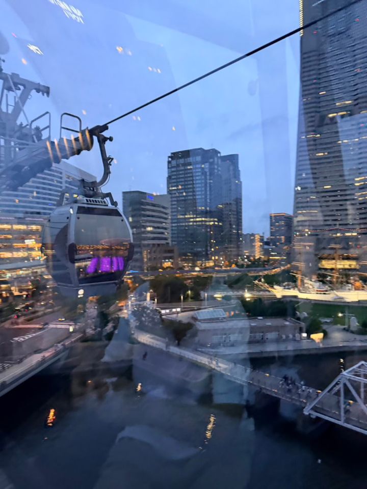 YOKOHAMA AIR CABINで夜景を堪能