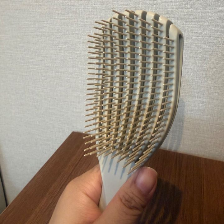 【3COINS】「また買ったの？」と怒られても欲しかった！再入荷の”特殊ヘアブラシ”が凄い