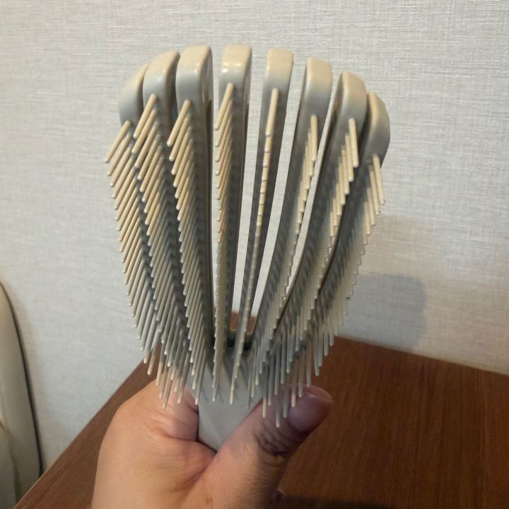 【3COINS】「また買ったの？」と怒られても欲しかった！再入荷の”特殊ヘアブラシ”が凄い