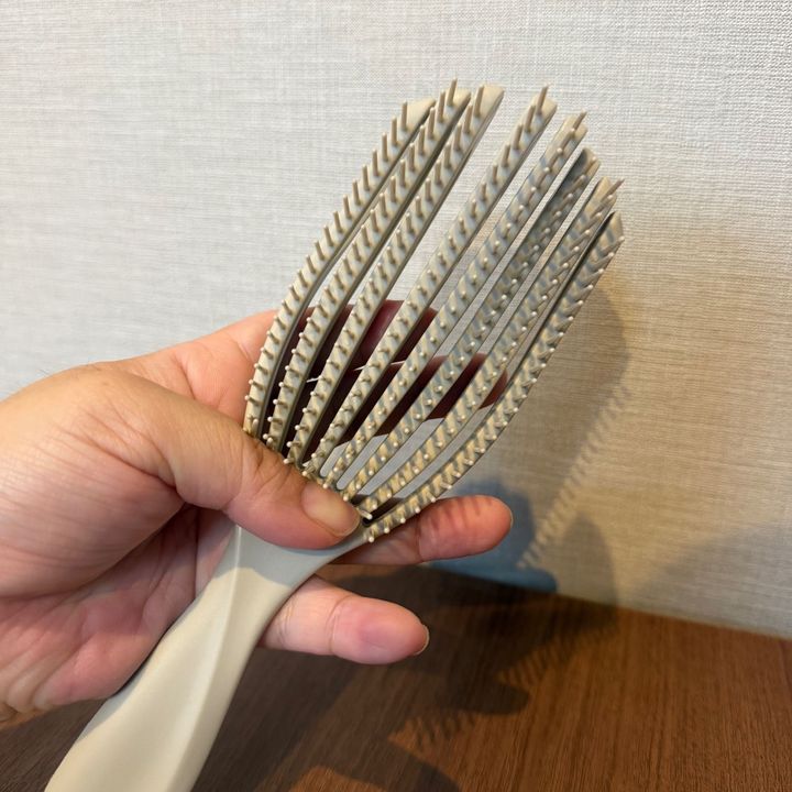 【3COINS】「また買ったの？」と怒られても欲しかった！再入荷の”特殊ヘアブラシ”が凄い