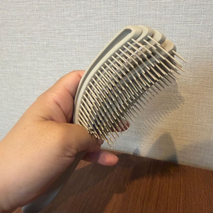 【3COINS】「また買ったの？」と怒られても欲しかった！再入荷の”特殊ヘアブラシ”が凄い