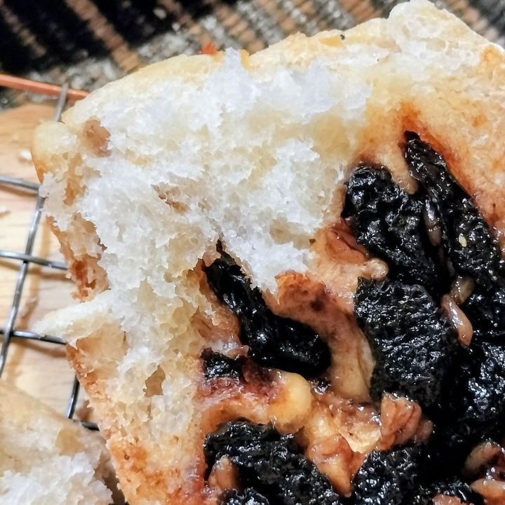 簡単！梅ジュースが発酵したら干しぶどうパン！しっとりもっちり天然酵母パン！100均パウンドケーキ型