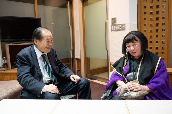 昔を振り返りながらインタビューに答える宮川夫妻