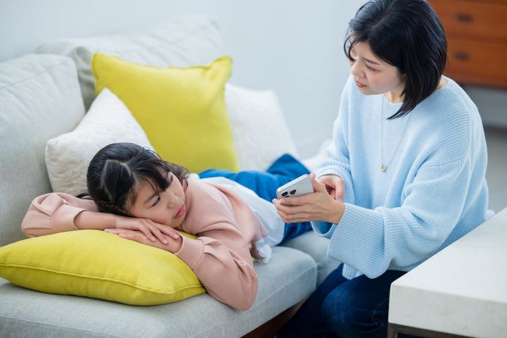 子どもにYouTubeを見せる際に親が注意すべきことは？（画像はイメージ）