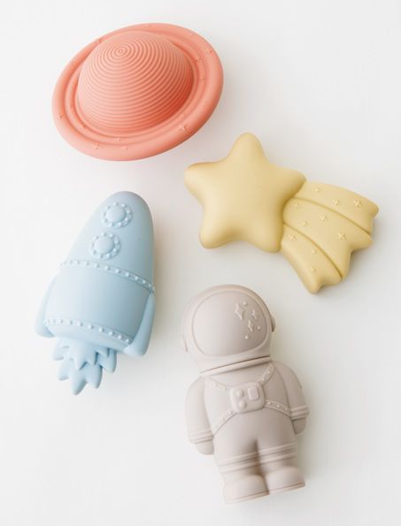 【お風呂でもプールでも！】くすみカラーがかわいい！ シリコン製の「水遊びトイ」の画像1