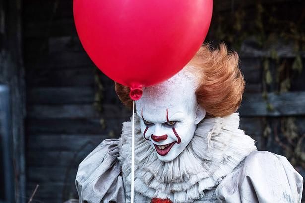 『IT／イット “それ”が見えたら、終わり。』のペニーワイズ役で一躍ブレイク [c]Everett Collection/AFLO