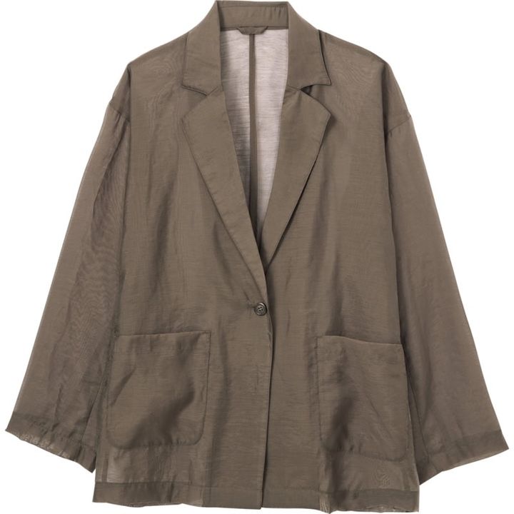 ルーズなシルエットでラフに纏える。¥7,590（ビームス ハート／ビームス ハートららぽーとTOKYO-BAY店）