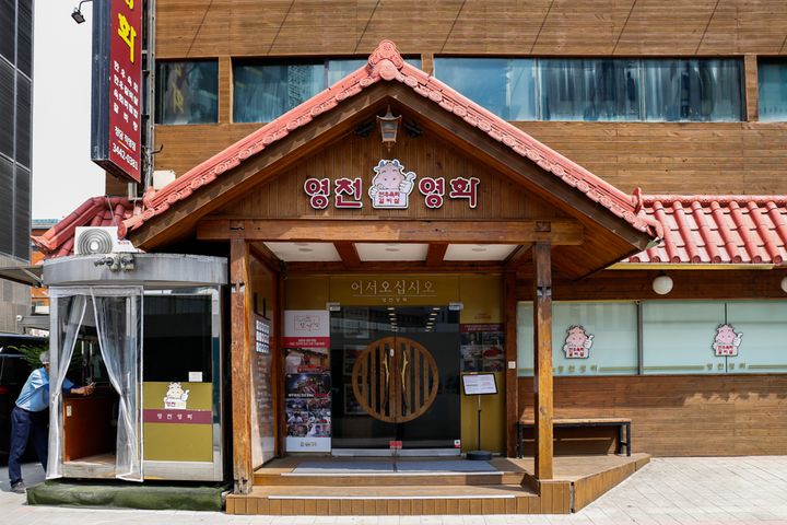 狎鷗亭ロデオ駅からほど近い、高級デパート「ギャラリア百貨店」からも歩いて訪問できる